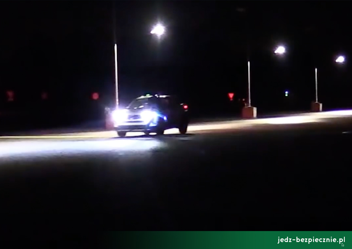 TESTY ZDERZENIOWE EURO NCAP | Opel Mokka - potrącenie pieszego przechodzącego w nocy przed maską samochodu