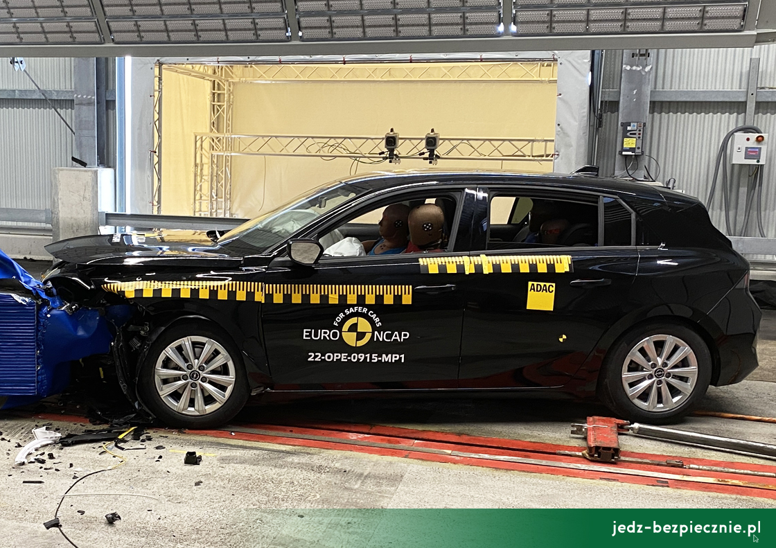 TESTY ZDERZENIOWE EURO NCAP | Opel Astra - zderzenie czołowe z przeszkodą mobilną