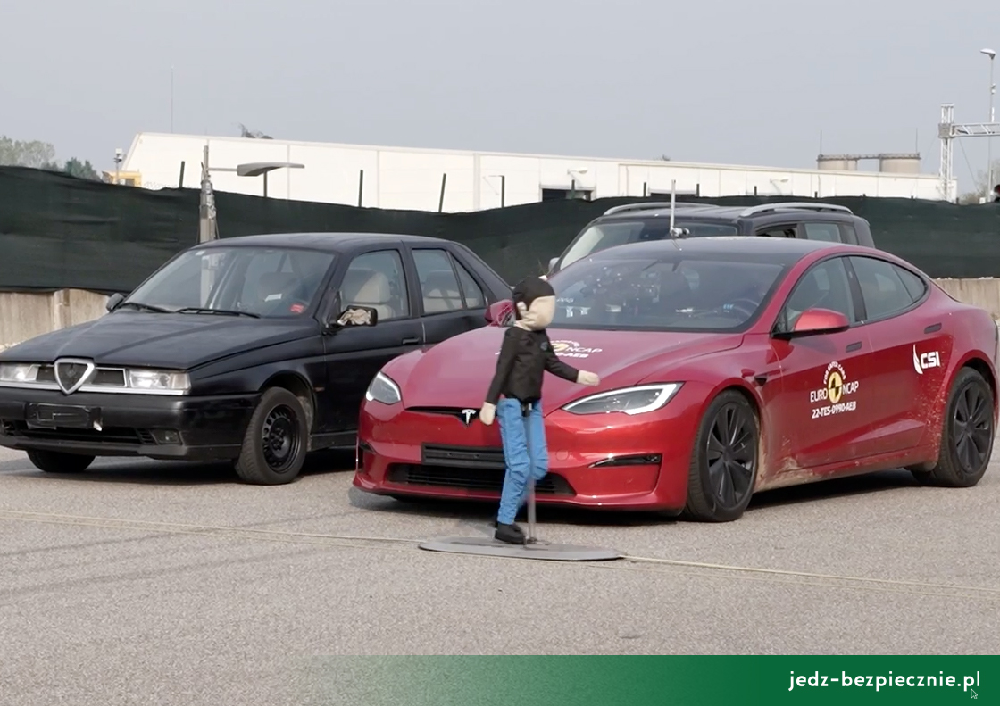 TESTY ZDERZENIOWE EURO NCAP | Tesla Model S - ocena skuteczności działania systemu autonomicznego hamowania awaryjnego przed przeszkodą z funkcją wykrywania obecności pieszego