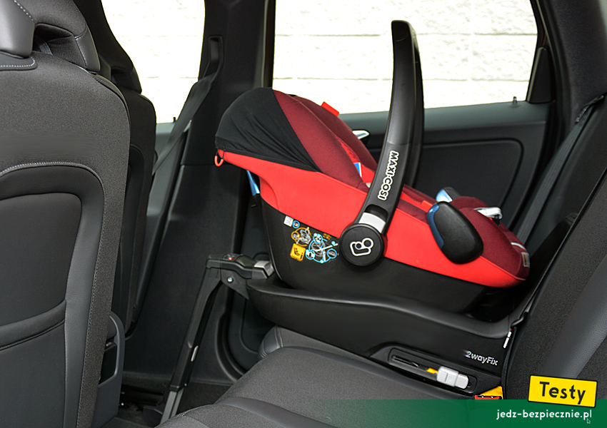 TESTY | Volvo XC60 - próba montażu fotelika dziecięcego na bazie Isofix, kanapa, tyłem do kierunku jazdy