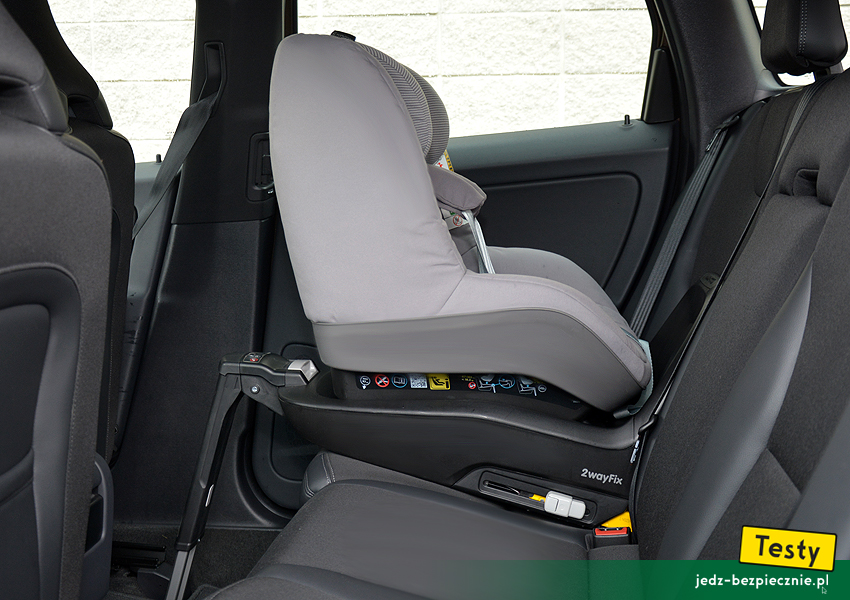 TESTY | Volvo XC60 - próba montażu fotelika dziecięcego z grupy 0/1 na bazie Isofix, kanapa, tyłem do kierunku jazdy