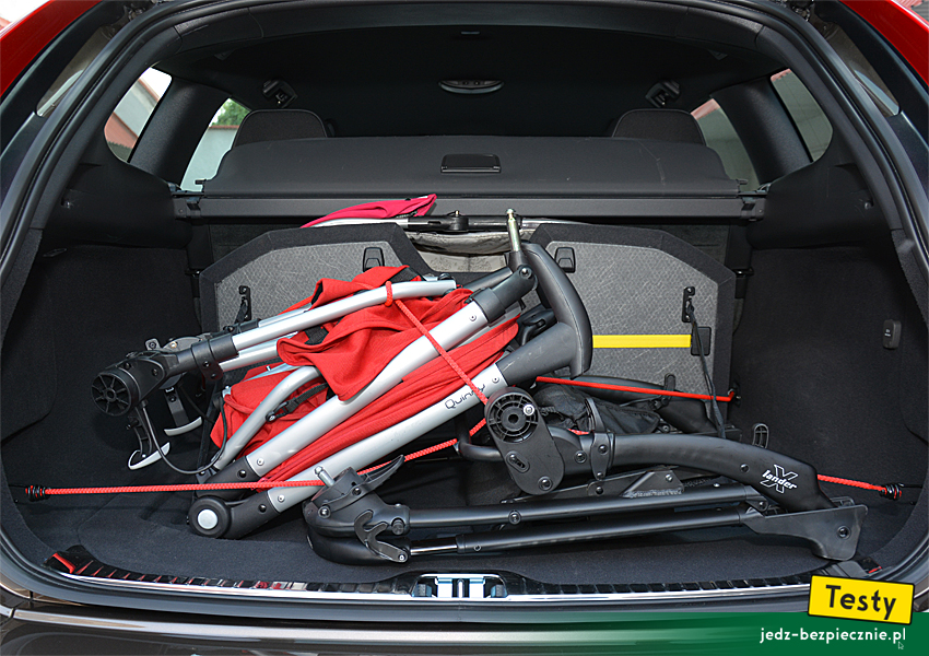 TESTY | Volvo XC60 - próba spakowania dwóch wózków dziecięcych, przegroda bagażnika