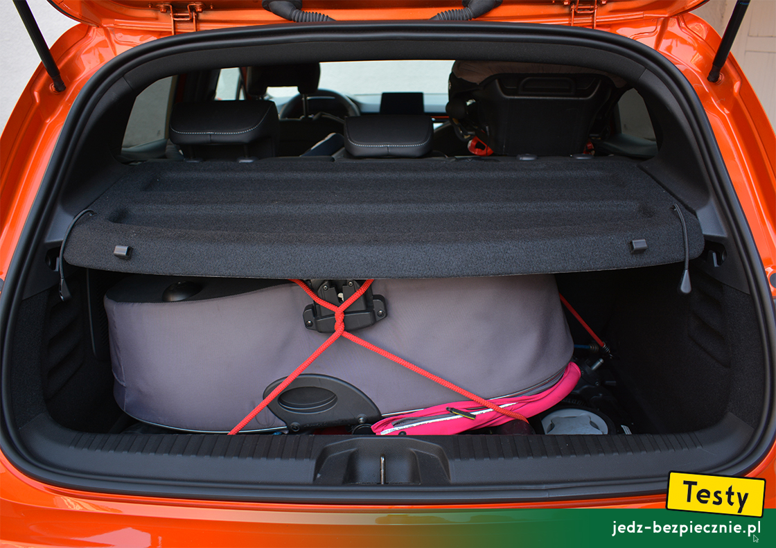 Testy - Renault Clio V hatchback - próby z pakowaniem dwóch wózków do bagażnika