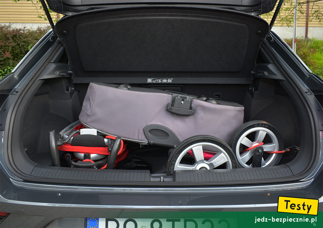 TESTY | Volkswagen T-Roc - próby z pakowaniem do bagażnika dwóch wózków dziecięcych