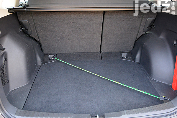 TESTY | Honda CR-V IV 2WD | Wyposażenie samochodu - uchwyty do mocowania ładunku w bagażniku