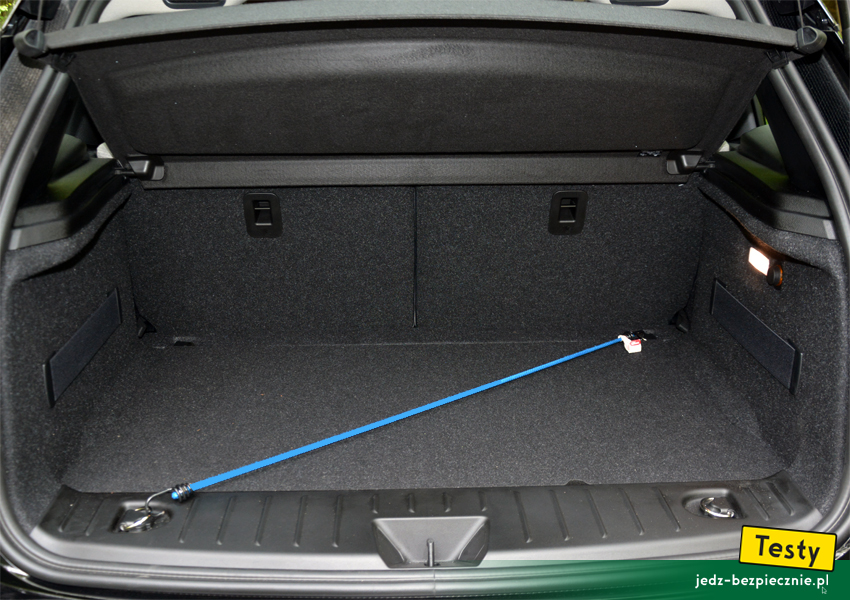 TESTY | BMW i3 | Wyposażenie samochodu - uchwyty do mocowania siatki lub linek w bagażniku