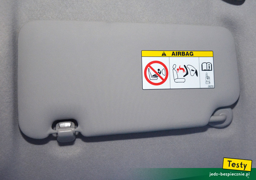 Testy - Honda Jazz III - osłona przeciwsłoneczna, ostrzeżenie przed montażem fotelika dziecięcego tyłem do kierunku jazdy przy aktywnej poduszce powietrznej pasażera