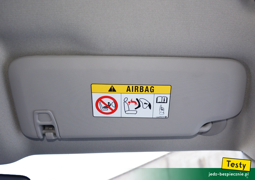 TESTY | Opel Insignia A liftback | ostrzeżenie na osłonie przeciwsłonecznej pasażera - fotelik tyłem do kierunku jazdy i aktywna poduszka powietrzna