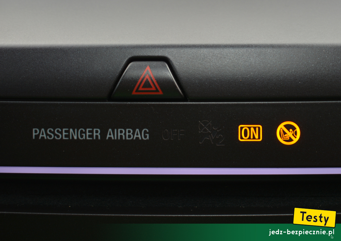 Testy - Ford S-Max hybrid - sygnalizacja aktywnej poduszki powietrznej pasażera, ON