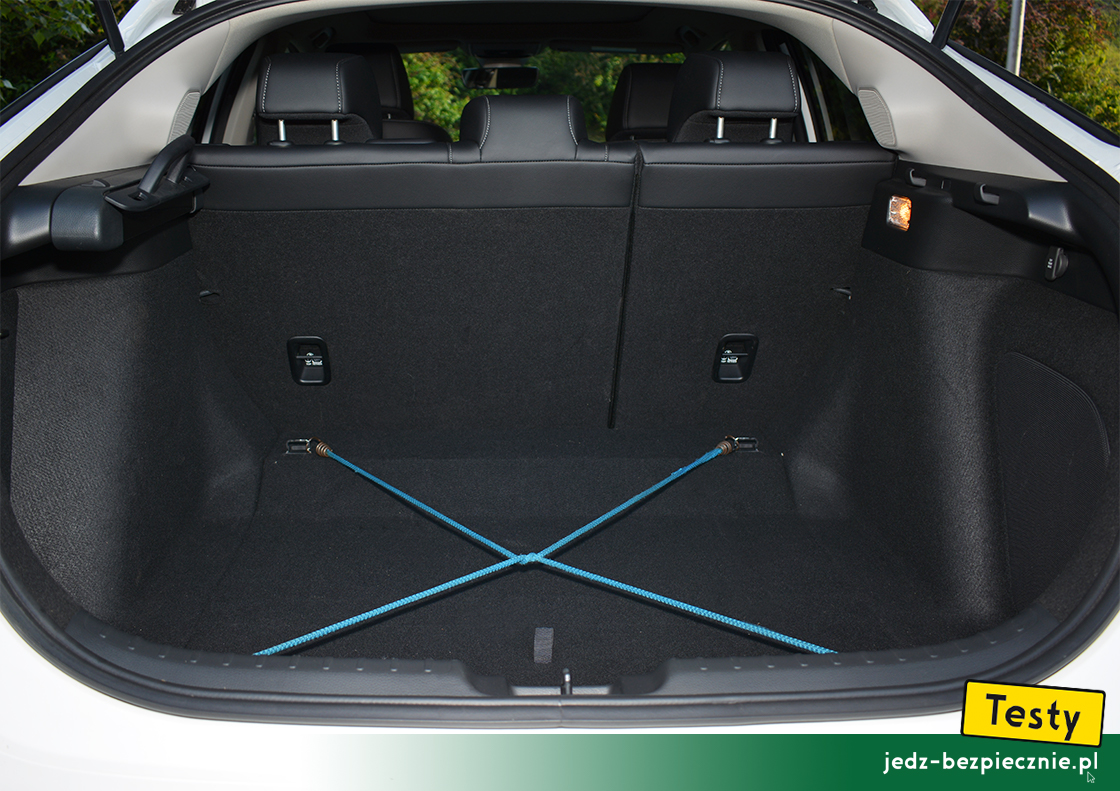 Testy - Honda Civic XI e:HEV - linki zabezpieczające bagaż
