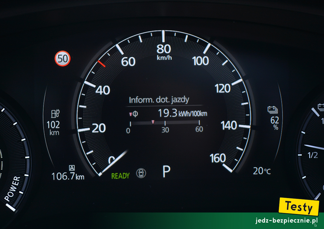 Testy - Mazda MX-30 - cyfrowy zestaw zegarów - wskaźnik poziomu naładowania baterii, średniego zużycia, zasięgu oraz prędkościomierz