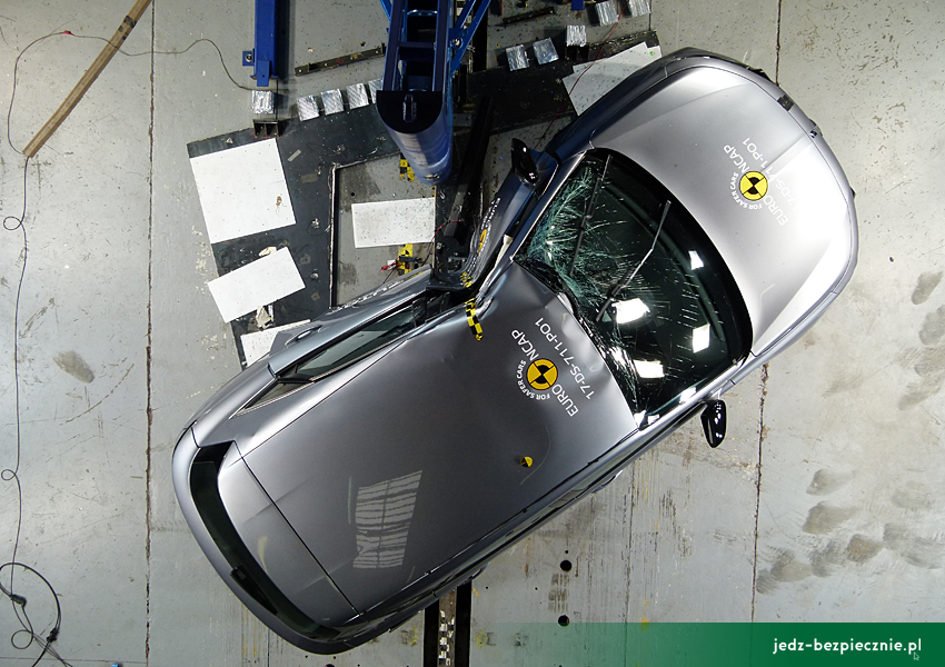 TESTY ZDERZENIOWE EURO NCAP | DS 7 Crossback - próba uderzenia bokiem auta w słup