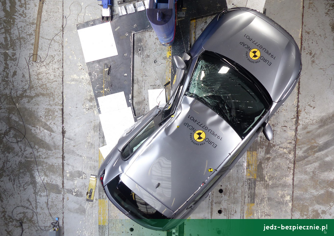 Testy zderzeniowe Euro NCAP - Peugeot 208 - uderzenie w słup