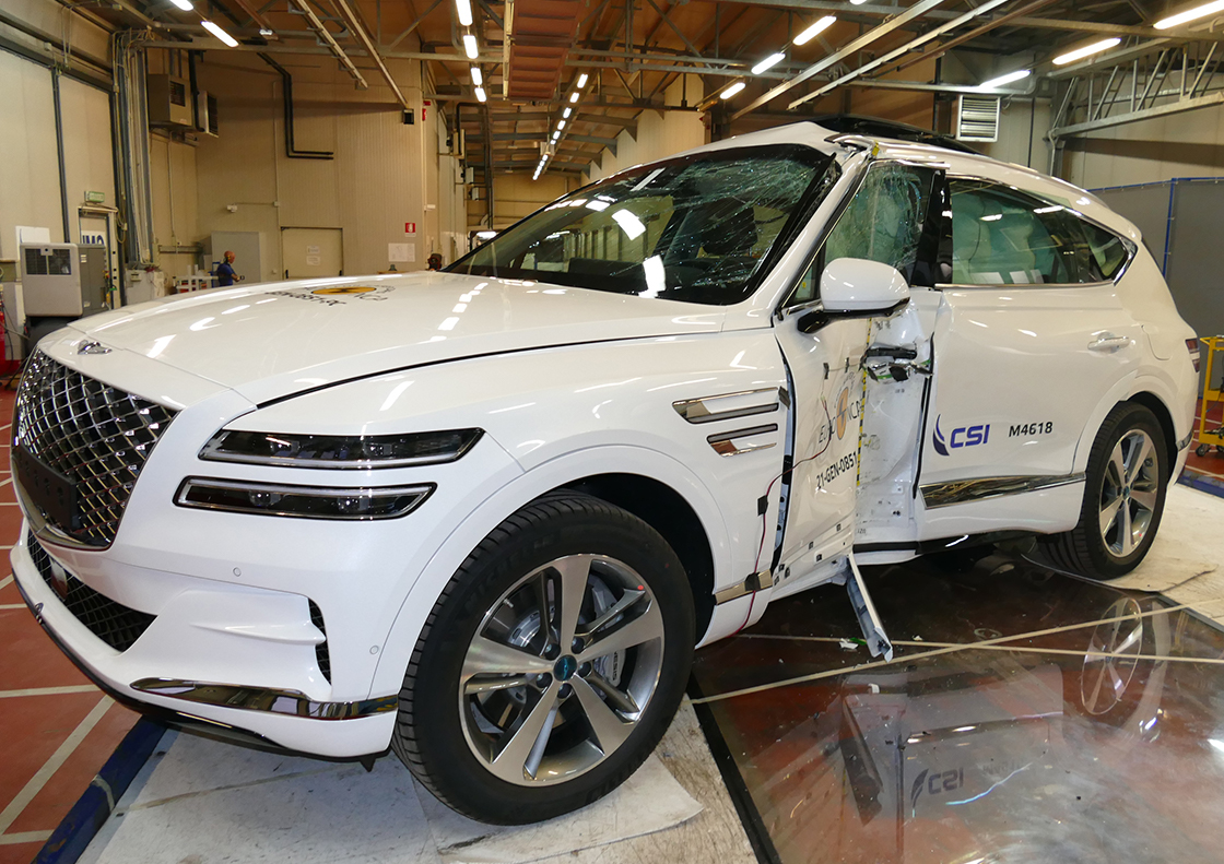 TESTY ZDERZENIOWE EURO NCAP | Genesis GV80 - uderzenie auta w słup