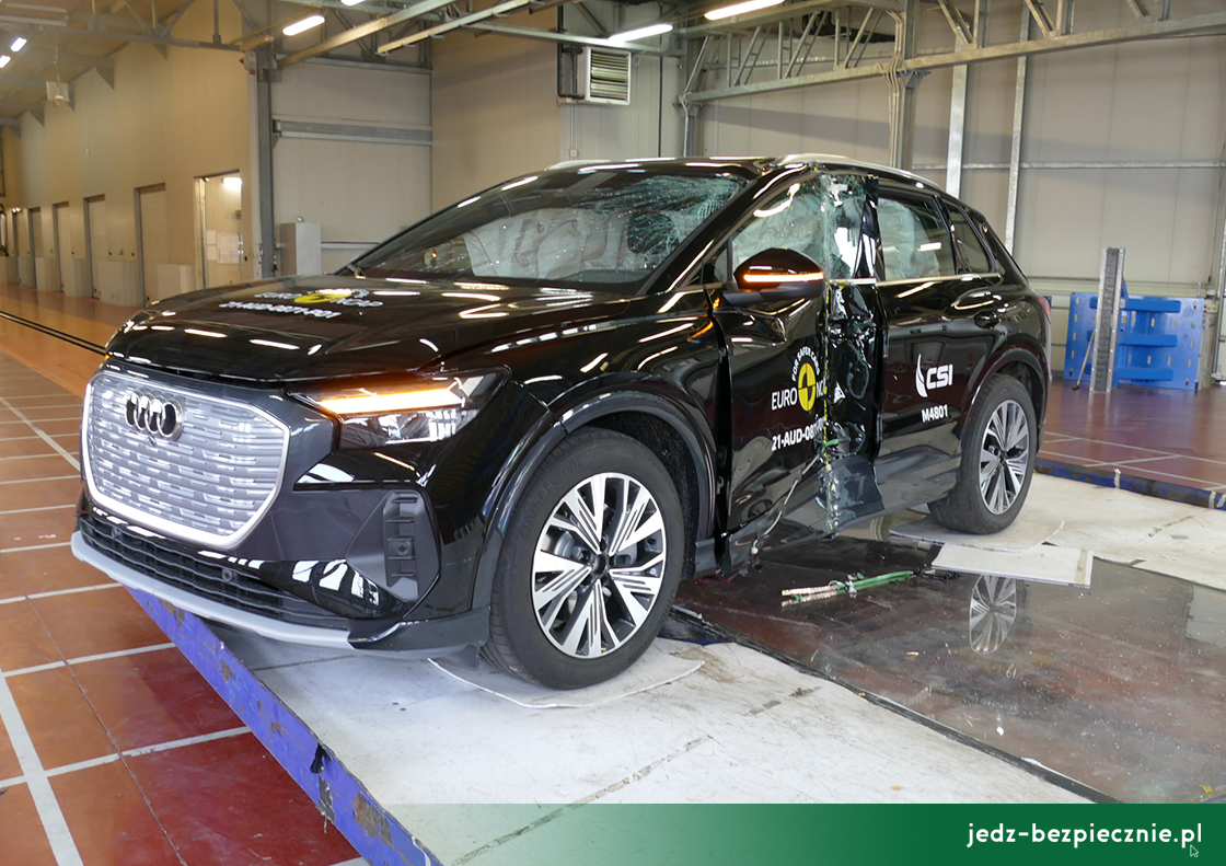 TESTY ZDERZENIOWE EURO NCAP | Audi Q4 e-tron - próba uderzenia w bokiem auta w słup