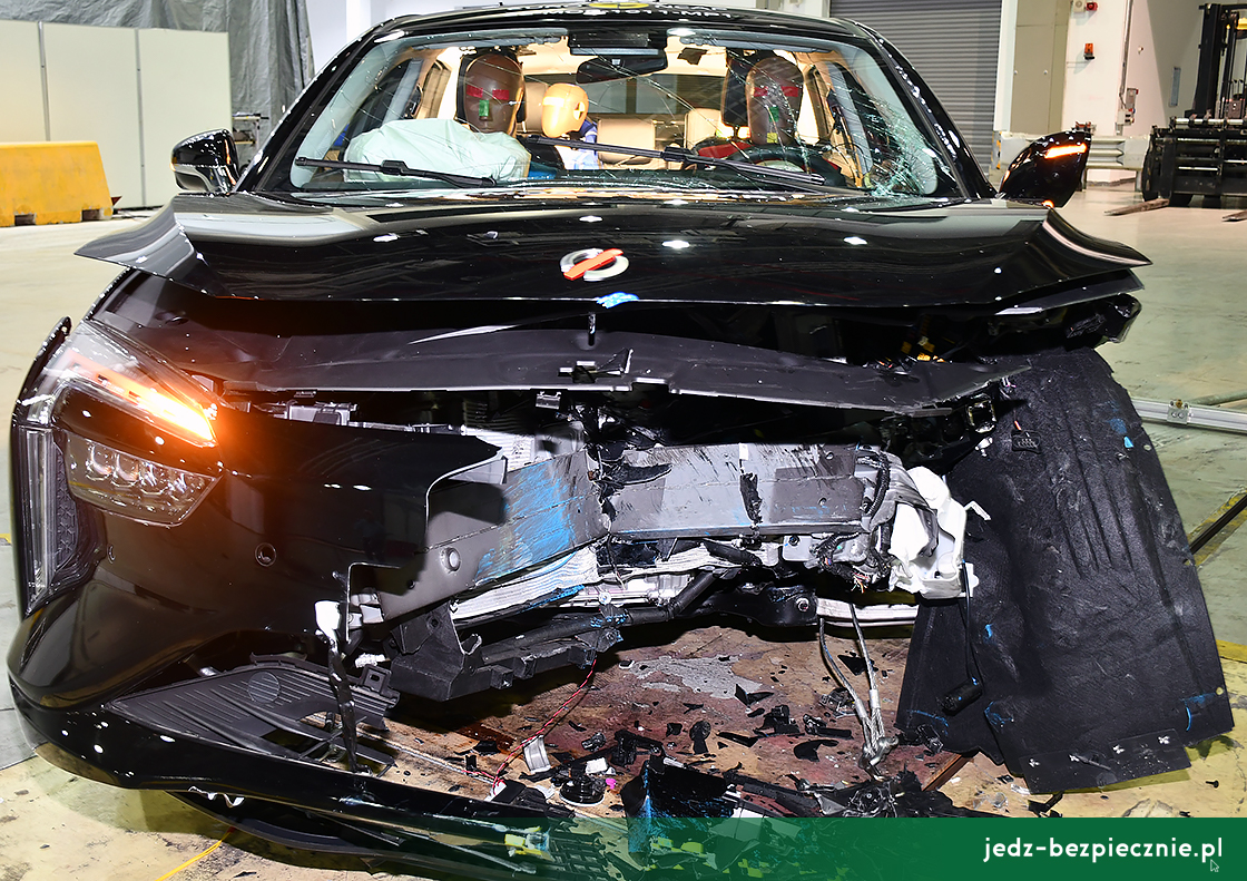 TESTY ZDERZENIOWE EURO NCAP | Mobilize Limo - próba zderzenia czołowego z przeszkodą stałą