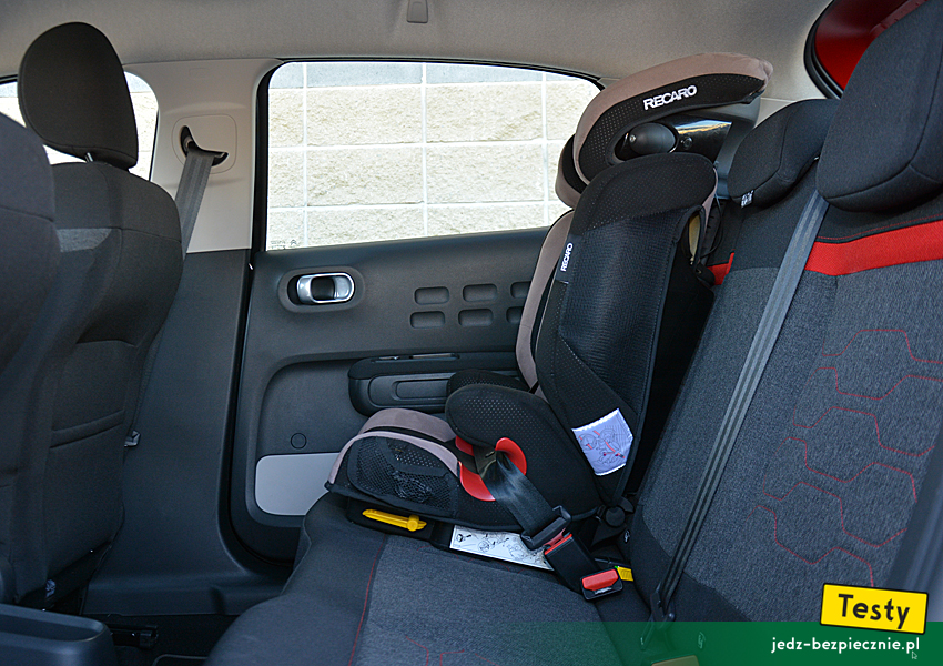TESTY | Citroen C3 III - próba ustawienia na kanapie fotelika, Isofix, przodem do kierunku jazdy, demontaż zagłówka kanapy