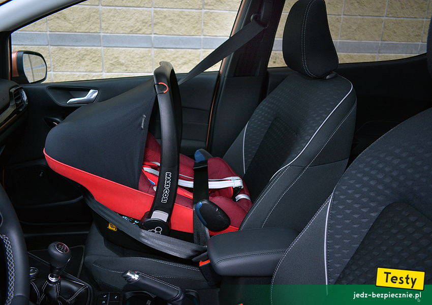 TESTY | Ford Fiesta VIII | Foteliki i wózki - próba z fotelikiem dziecięcym Maxi-Cosi Pebble Plus, tyłem do kierunku jazdy, fotel pasażera