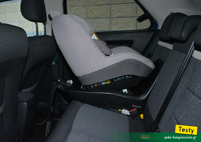 Testy - Citroen C4 Cactus facelifting - próba montażu fotelika, i-Size, baza Isofix, noga stabilizująca, kanapa, tyłem do kierunku jazdy
