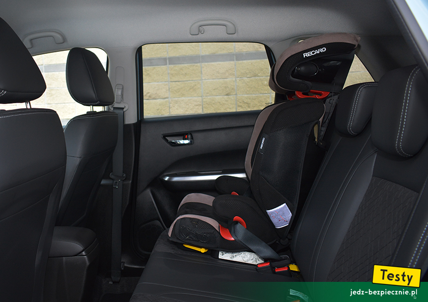 TESTY - próba z montażem na kanapie fotelika Recaro Monza Nova 2 Seatfix, przodem do kierunku jazdy