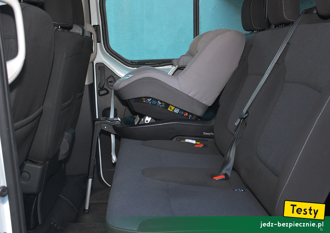 Fiat Talento - próba montażu fotelika dziecięcego Maxi-Cosi 2WayPearl w II rzędzie siedzeń w pozycji przodem do kierunku jazdy - opcjonalna baza Maxi-Cosi 2WayFix