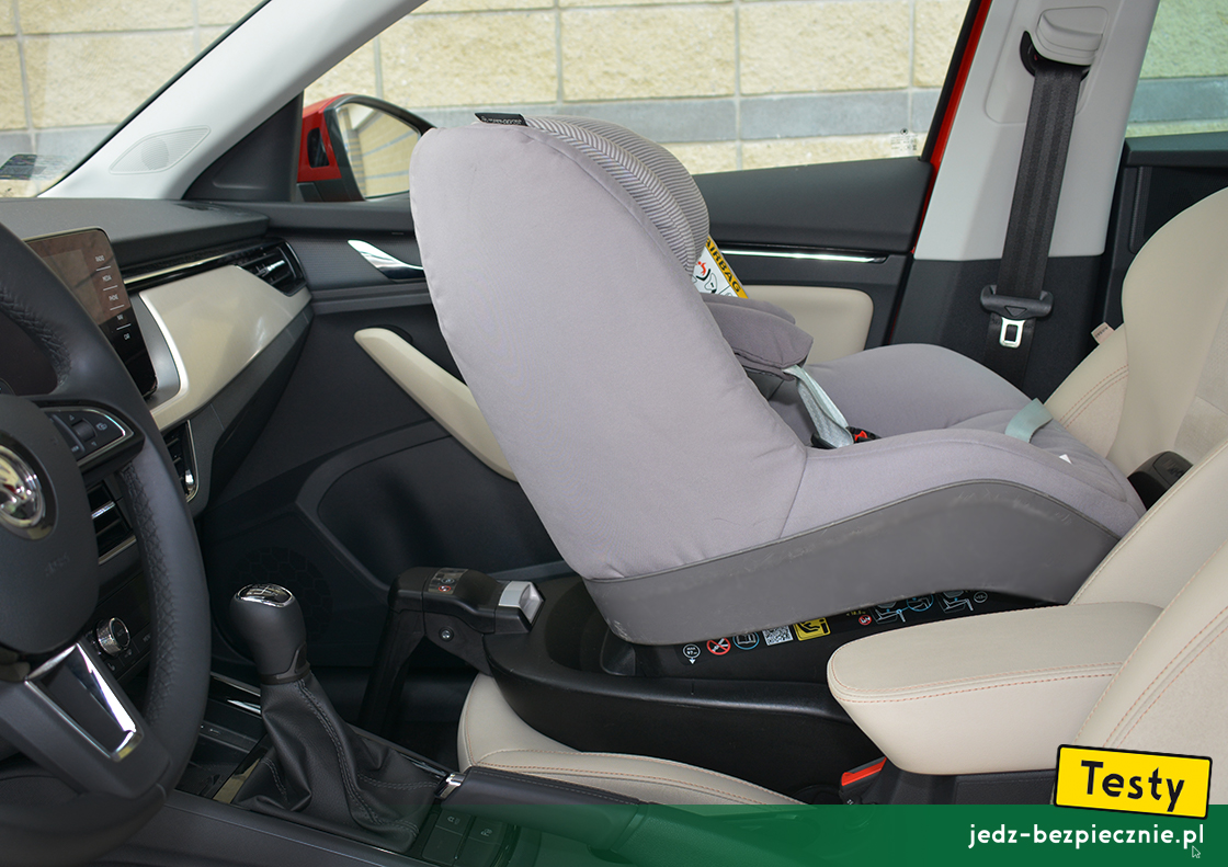 Testy - Skoda Scala - próba z fotelikiem dziecięcym Maxi-Cosi + baza Isofix, tyłem do kierunku jazdy, przód - fotel pasażera