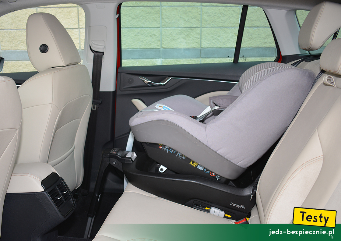 Testy - Skoda Scala - próba z fotelikiem dziecięcym Maxi-Cosi + baza Isofix, przodem do kierunku jazdy, kanapa