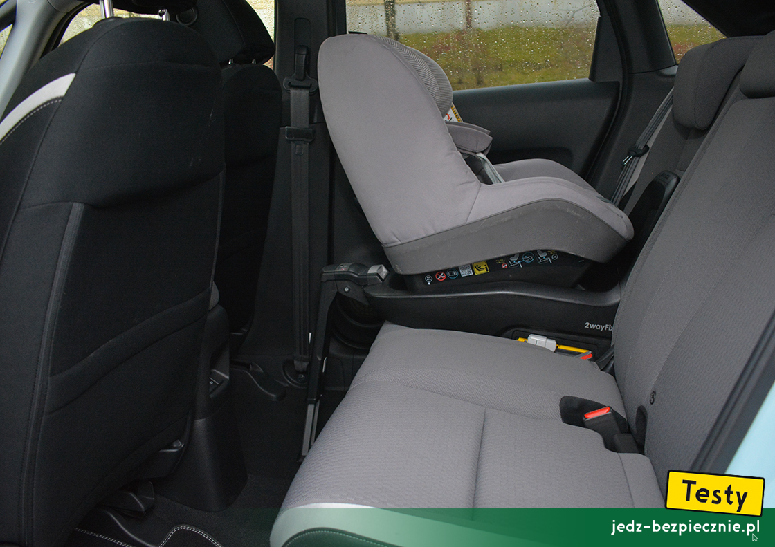 Testy - Honda Jazz IV Crosstar hybrid - próba z montażem na skrajnym miejscu kanapy bazy Isofix Maxi-Cosi 2WayFix z fotelikiem 2WayPearl, tyłem do kierunku jazdy