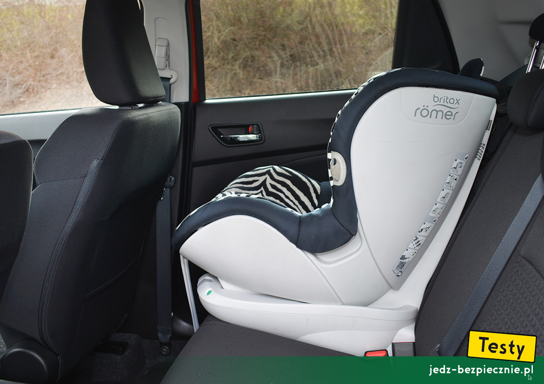 Testy - Suzuki Swift VI fl mild-hybrid - próby z montażem fotelika Britax-Romer TriFix, kanapa, przodem do kierunku jazdy