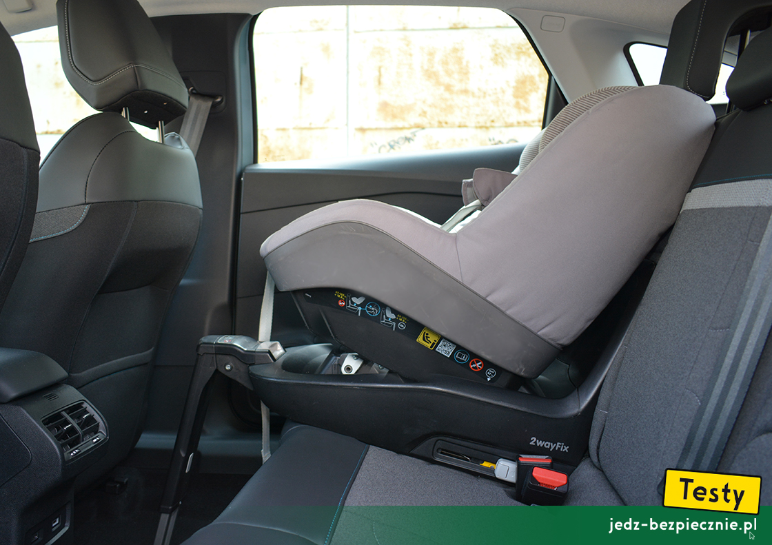 TESTY | Citroen e-C4 III - próby z montażem na bazie Maxi-Cosi 2WayFix fotelika dziecięcego 2WayPearl, kanapa, przodem do kierunku jazdy