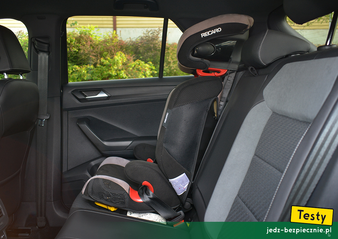 TESTY | Volkswagen T-Roc - próby z montażem fotelika dziecięcego Recaro Monza Nova 2 Seatfix, kanapa, przodem do kierunku jazdy