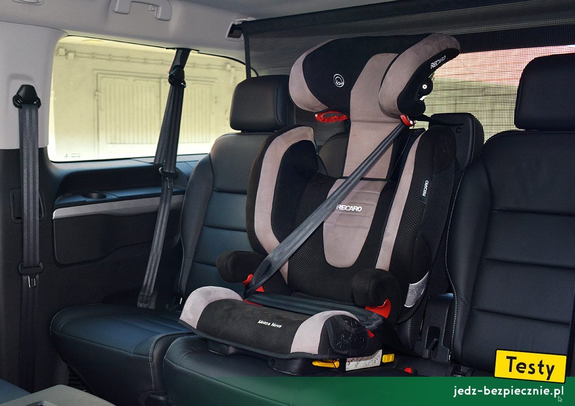 Testy - Peugeot e-Traveller - fotelik Recaro Monza Nova Seatfix na środkowym miejscu III rzędu siedzeń