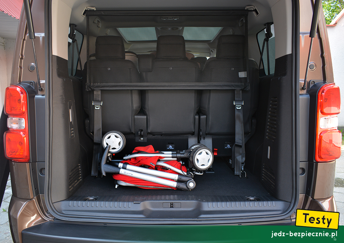 Testy - Peugeot e-Traveller - próba spakowania wózka dziecięcego/spacerówki Quinny