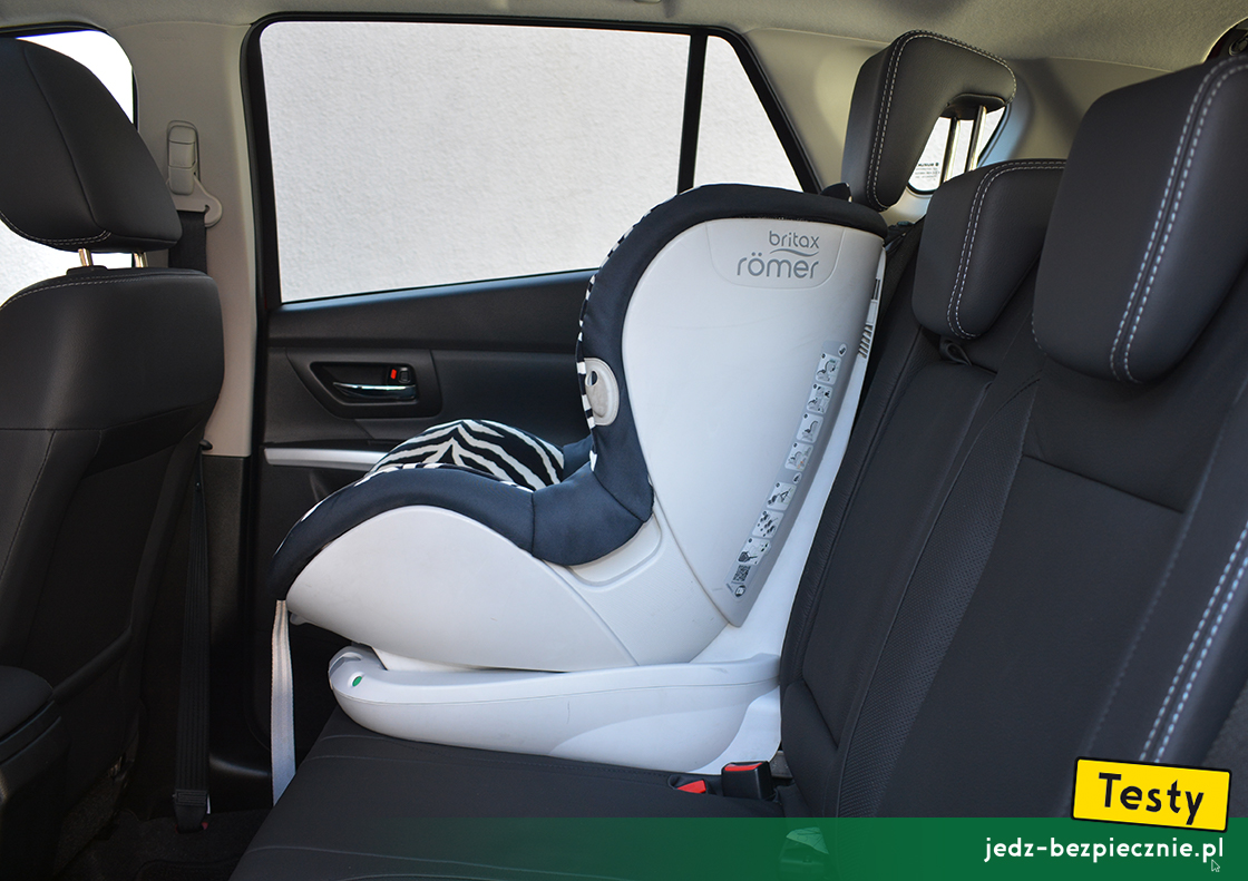 Testy - Suzuki SX4 S-Cross fl mild-hybrid - próba z montażem na kanapie fotelika Britax-Romer TriFix, przodem do kierunku jazdy