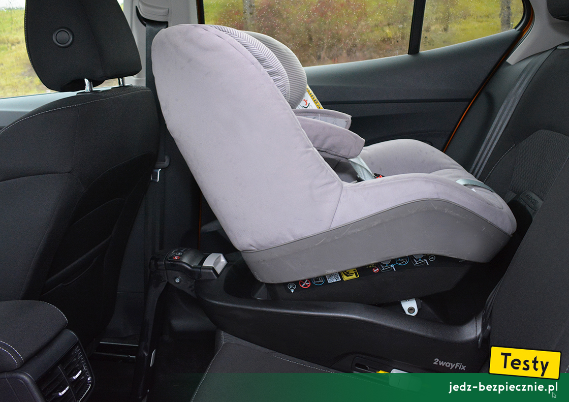 Testy - Skoda Fabia IV hatchback - próby z montażem fotelika z grupy 0+/1, baza Isofix, i-Size, kanapa, tyłem do kierunku jazdy, Maxi-Cosi