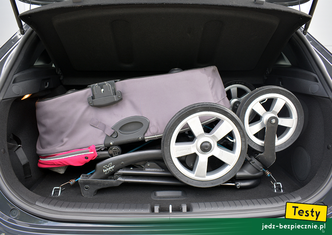 Testy - Kia Ceed III hatchback - próba z pakowaniem do bagażnika wózka dziecięcego - X-lander z gondolą X-pram