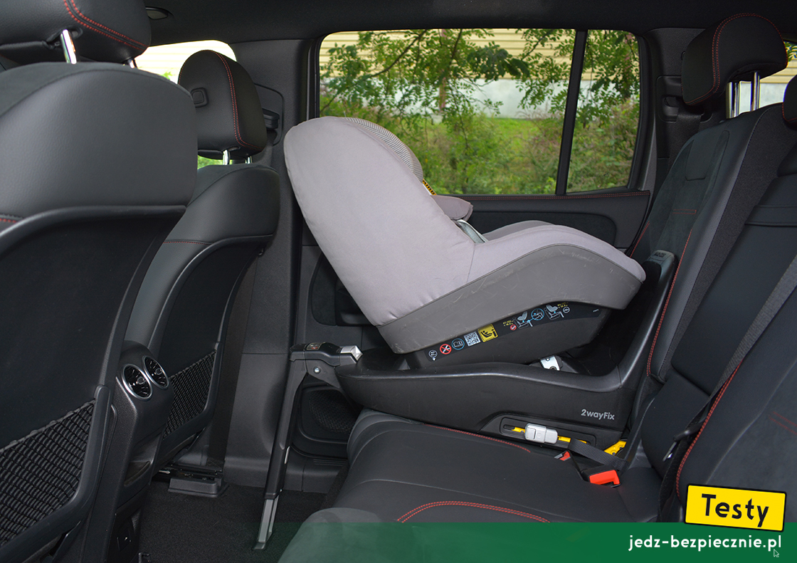Testy - Mercedes EQB 300 4Matic, 5-osobowy - próba z montażem fotelika z grupy 0/1, baza, Isofix, i-size, Maxi-Cosi, tyłem do kierunku jazdy, kanapa