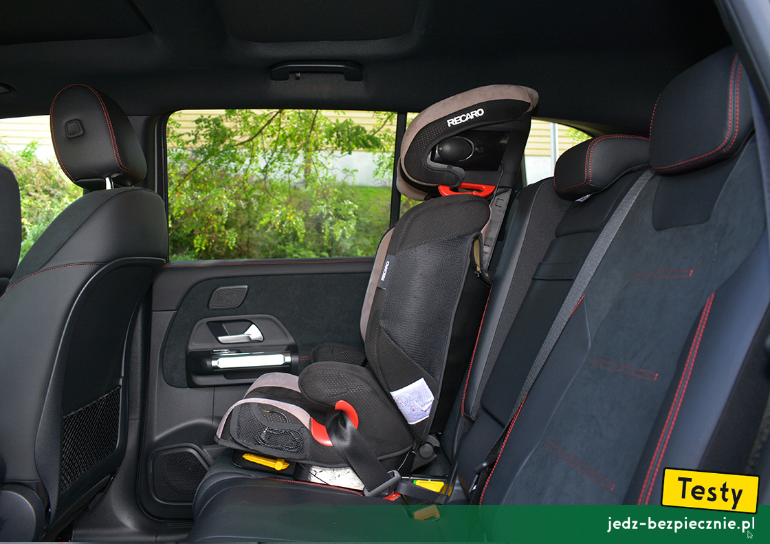Testy - Mercedes EQB 300 4Matic, 5-osobowy - próba z montażem fotelika dziecięcego z grupy 2-3, pas bezpieczeństwa, Isofix, przodem do kierunku jazdy, Recaro, kanapa