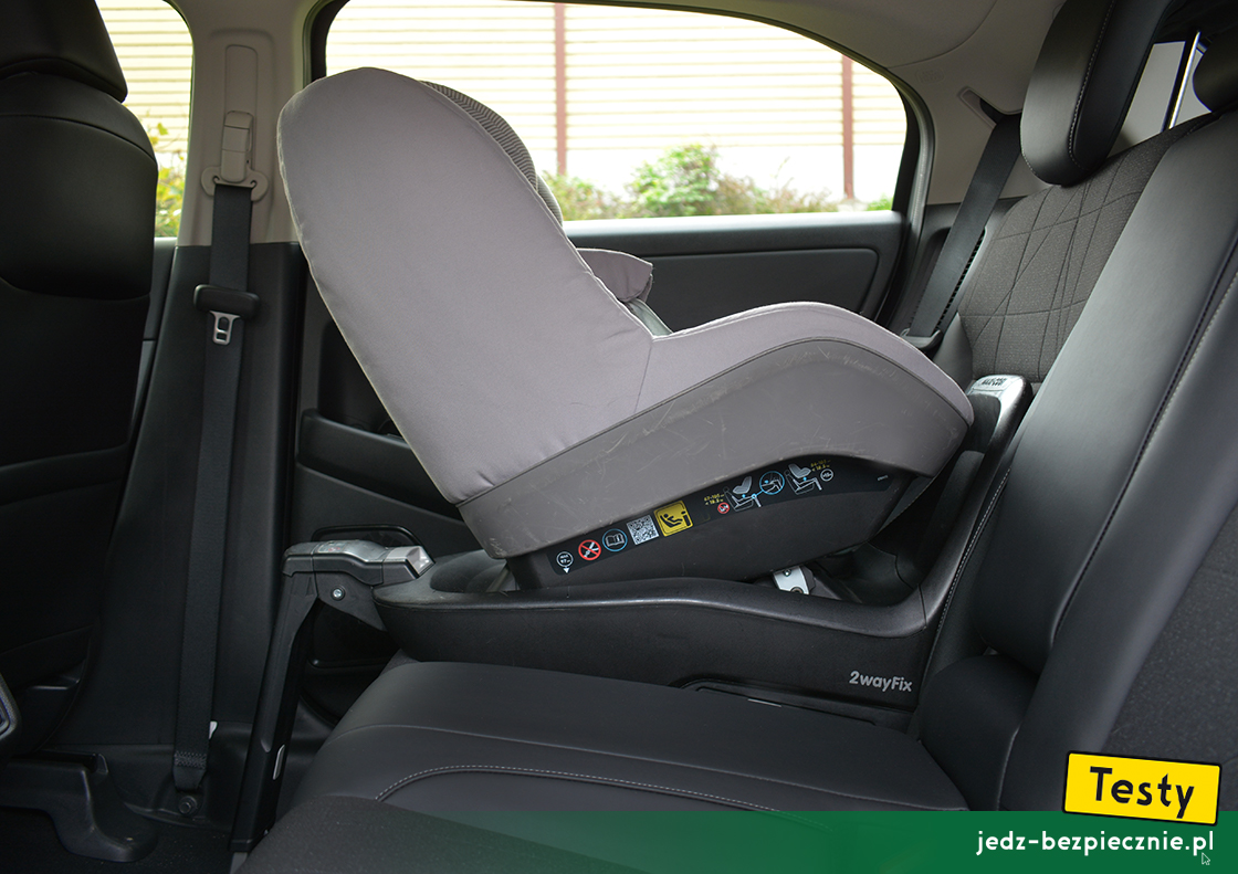 Testy - Honda HR-V e:HEV - próba montażu fotelika dziecięcego, baza Isofix, i-Size, kanapa, tyłem do kierunku jazdy, grupa 0/1