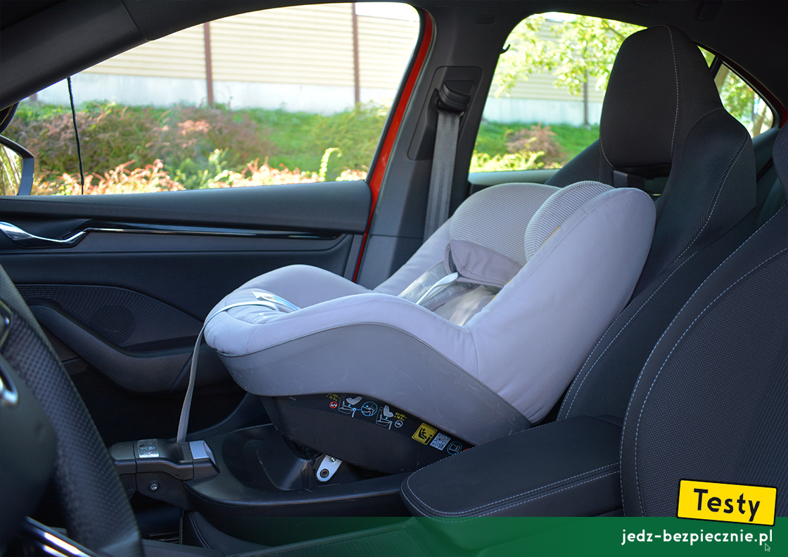 Testy - Skoda Octavia IV liftback - próba montażu fotelika dziecięcego z grupy 0/1, Isofix, i-Size, fotel pasażera, przodem do kierunku jazdy, baza
