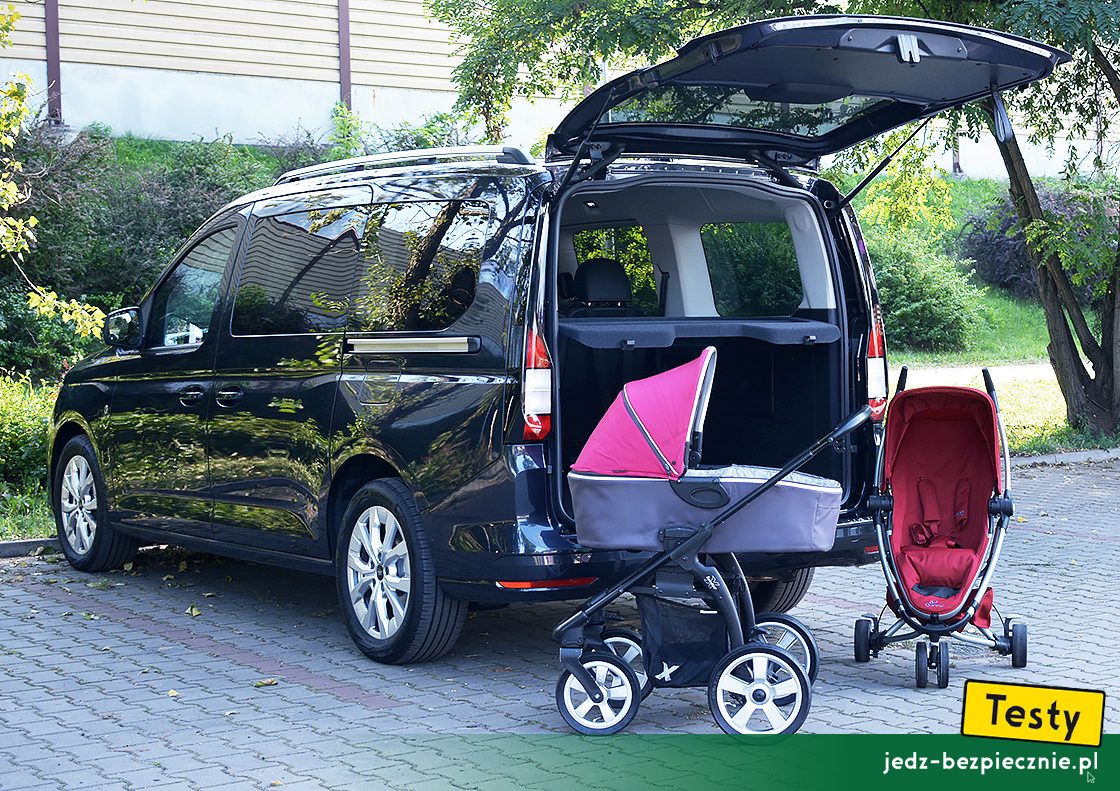 Testy - Ford Grand Tourneo Connect III 5-osobowy - próby z pakowaniem do bagażnika wózków dziecięcych