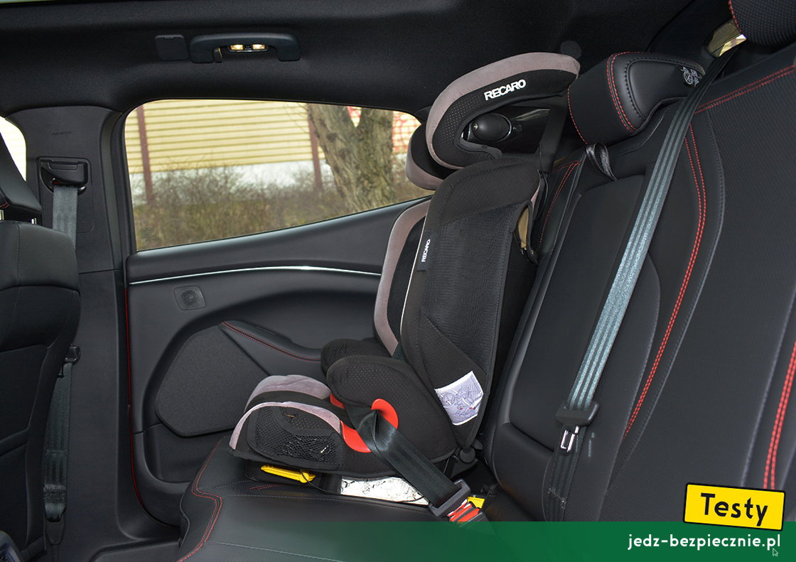 Testy - Ford Mustang Mach-E AWD - montaż na kanapie fotelika dziecięcego, grupa 2-3, Isofix, pas bezpieczeństwa, Recaro, przodem do kierunku jazdy