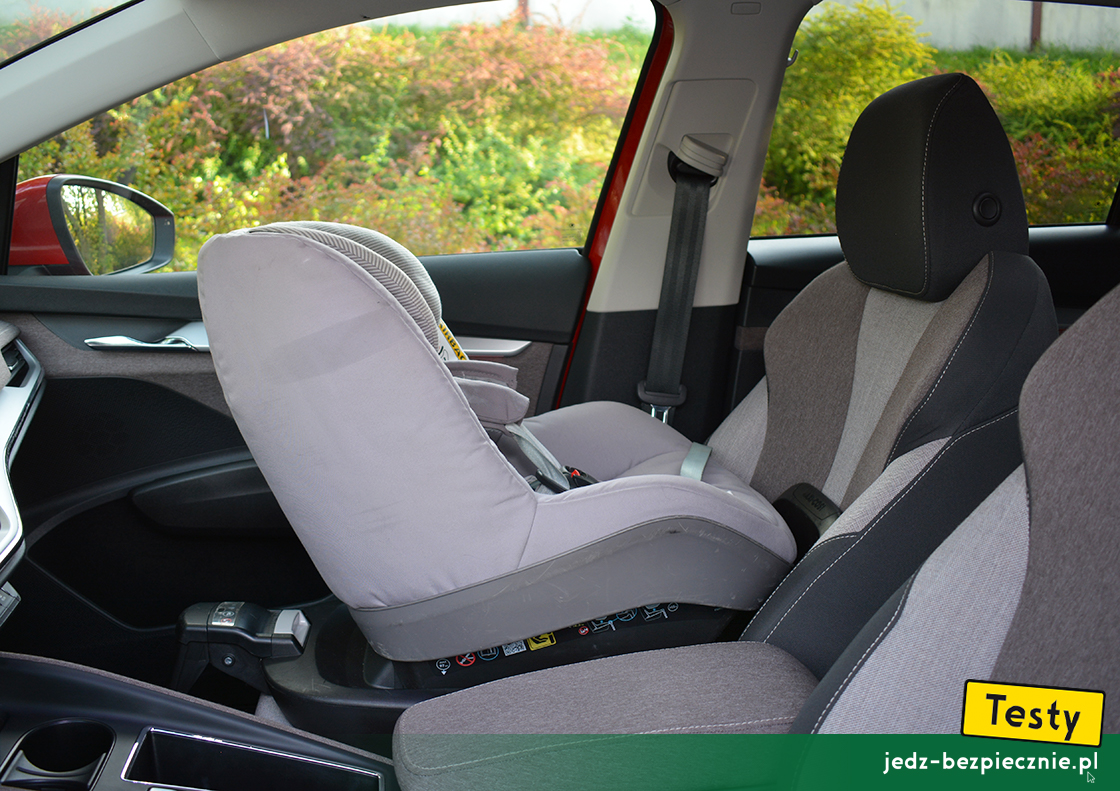 Testy - Skoda Enyaq iV 80x 4x4 - próby z montażem fotelików samochodowych dla dzieci, pas bezpieczeństwa, Isofix, i-size, top-tether, tyłem, przodem, do kierunku jazdy