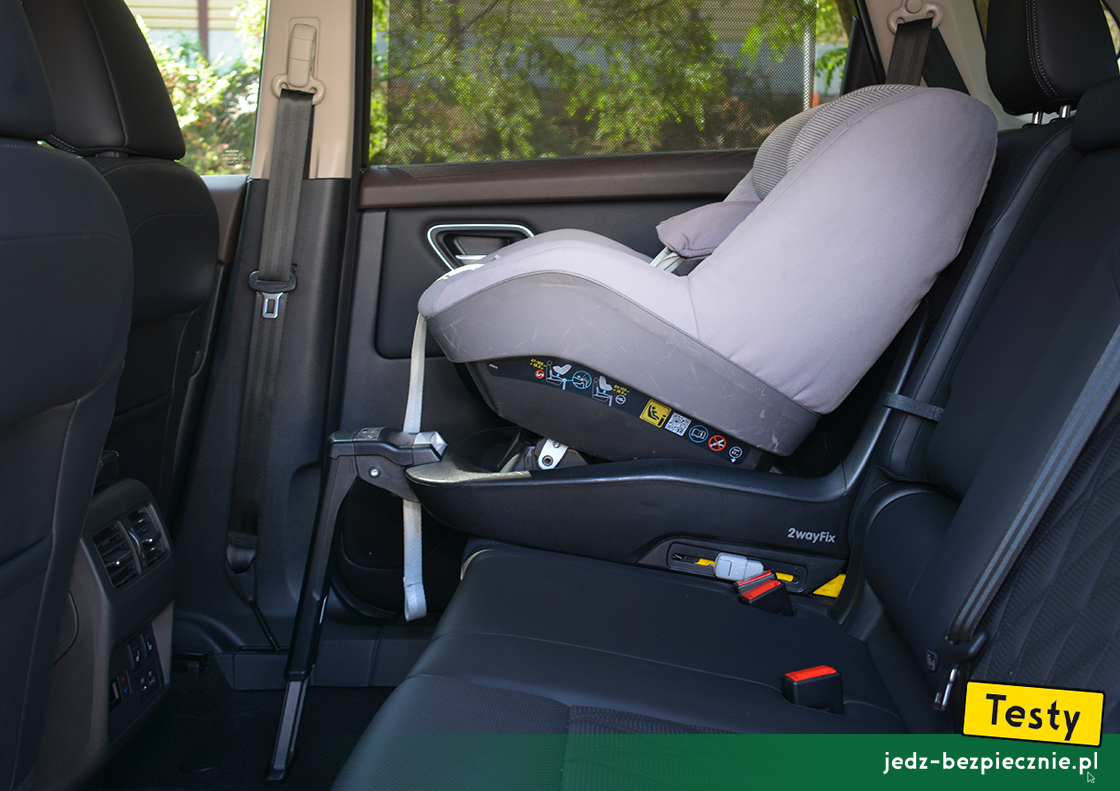 Testy - Nissan X-Trail - próba z montażem fotelika samochodowego Maxi-Cosi, baza, Isofix, i-size, przodem do kierunku jazdy