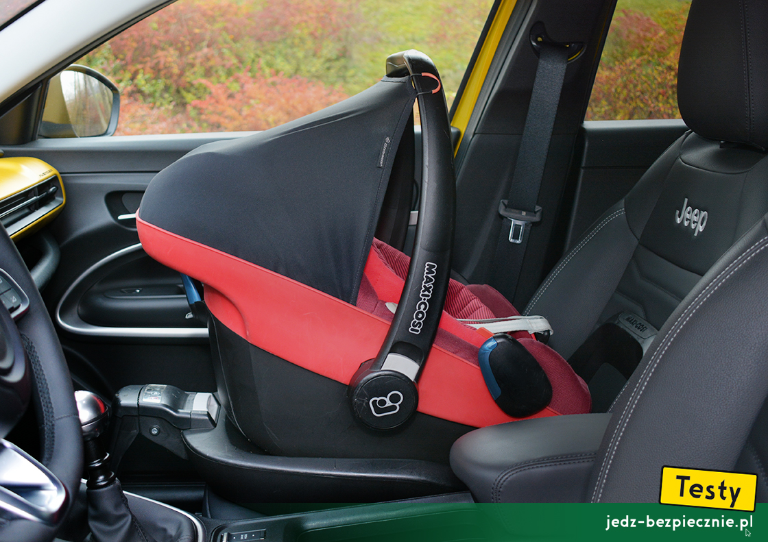 Testy - Jeep Avenger - próba z montażem fotelika-nosidełka dla dziecka, miejsce pasażera, Isofix, tyłem do kierunku jazdy, Maxi-Cosi