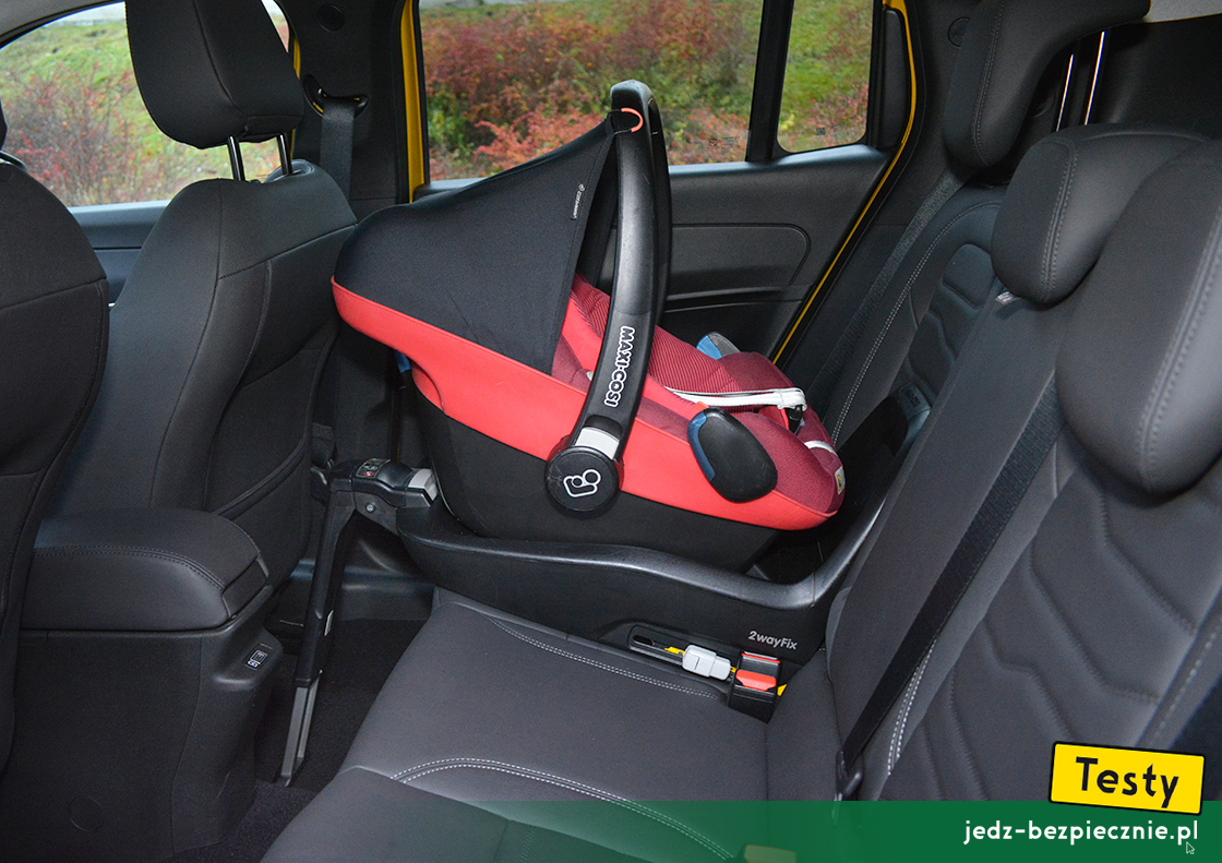Testy - Jeep Avenger - próba z montażem fotelika-nosidełka dla dzieci, kanapa, Isofix, tyłem do kierunku jazdy, Maxi-Cosi