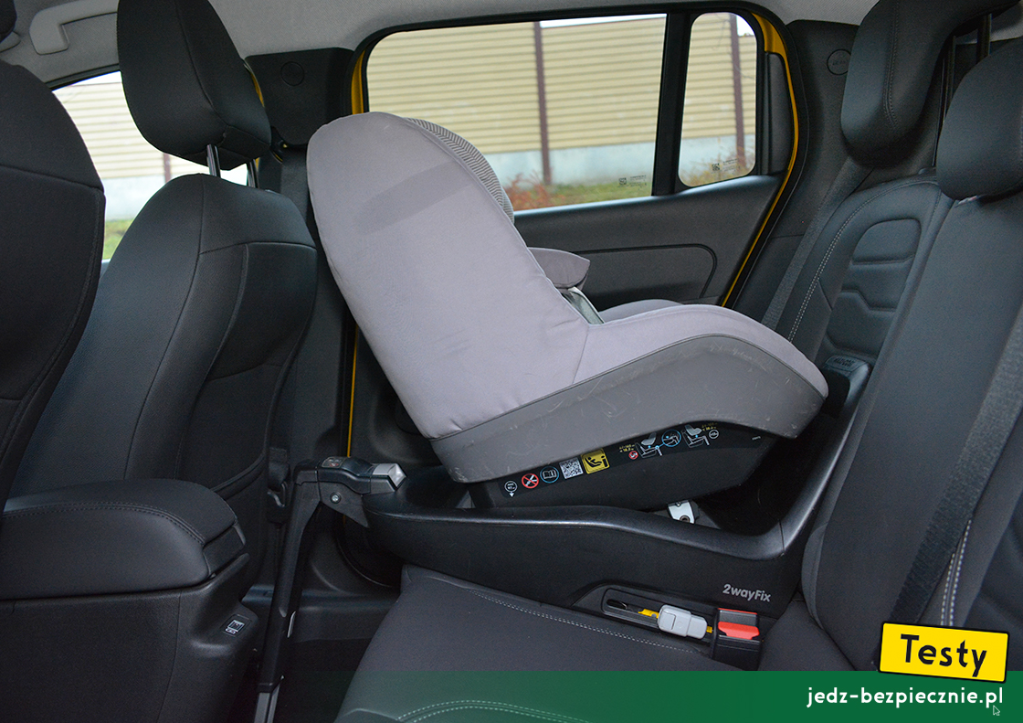 Testy - Jeep Avenger - próba z montażem fotelika dziecięcego, kanapa, Isofix, tyłem do kierunku jazdy, Maxi-Cosi