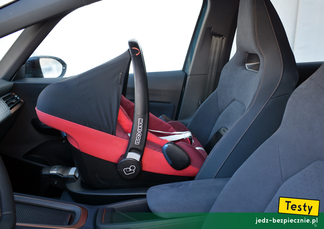 Testy - Cupra Born - montaż fotelika dla niemowlaka, Isofix, i-Size, tyłem do kierunku jazdy, fotel pasażera