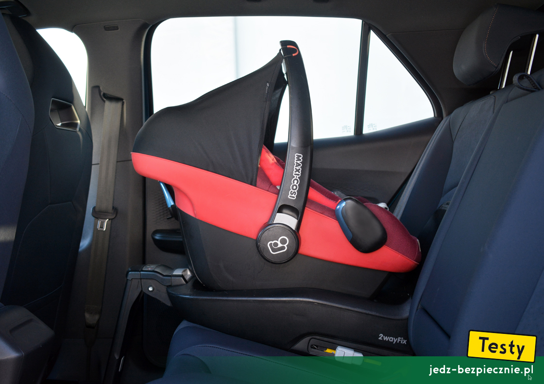 Testy - Cupra Born - montaż fotelika dla niemowlaka, Isofix, i-Size, tyłem do kierunku jazdy, kanapa