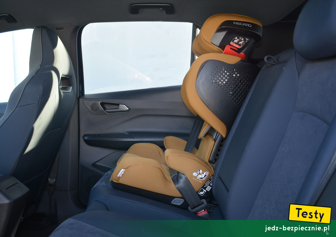 Testy - Cupra Born - montaż fotelika dziecięcego z grupy 2-3, Isofix, przodem do kierunku jazdy, kanapa
